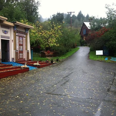 Hobbit Hut Hotel Geyserville Exterior foto