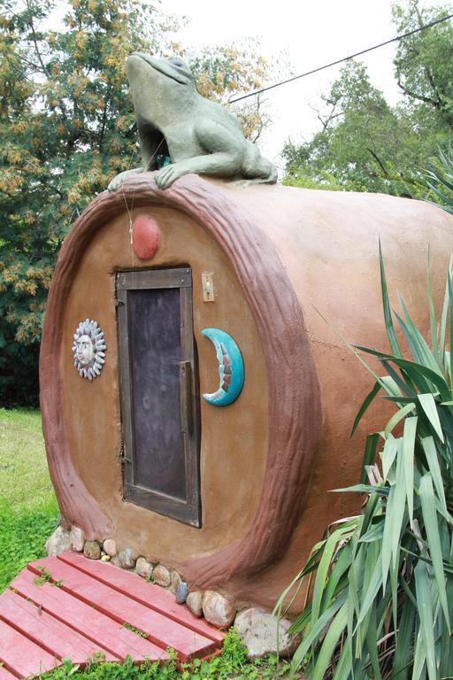 Hobbit Hut Hotel Geyserville Exterior foto