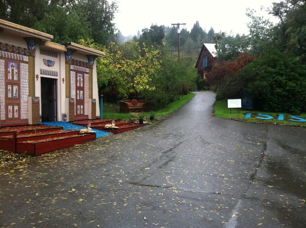 Hobbit Hut Hotel Geyserville Exterior foto