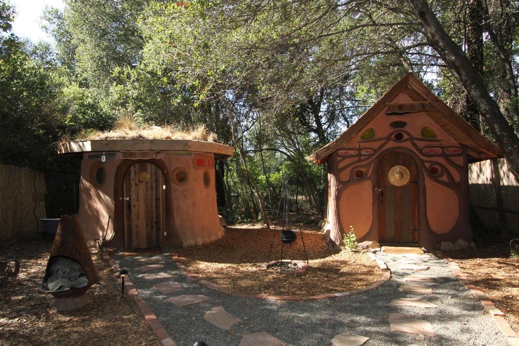 Hobbit Hut Hotel Geyserville Exterior foto